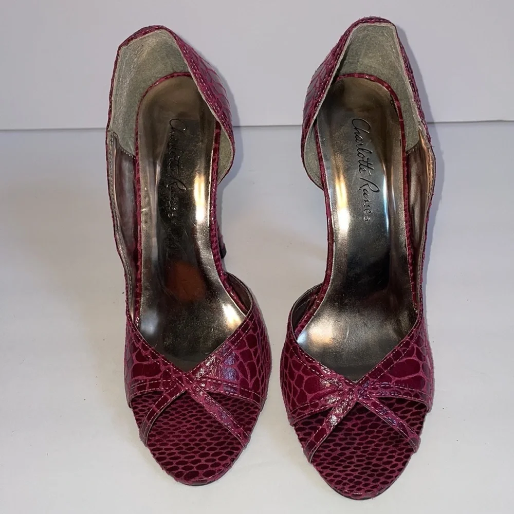 CHARLOTTE RUSSE Fuschia snakeskin heels in women’s size 6